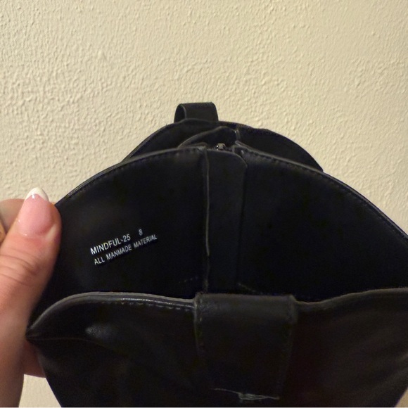 NWT Windsor Faux Leather Pointed Toe Buckle Boot Black Size 8 - Picture 3 of 5